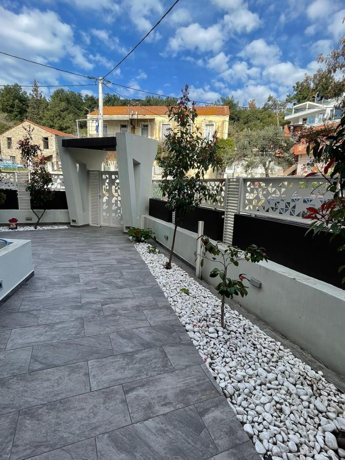 Aretousa - Center Luxury Suites 1 Néa Péramos Екстериор снимка